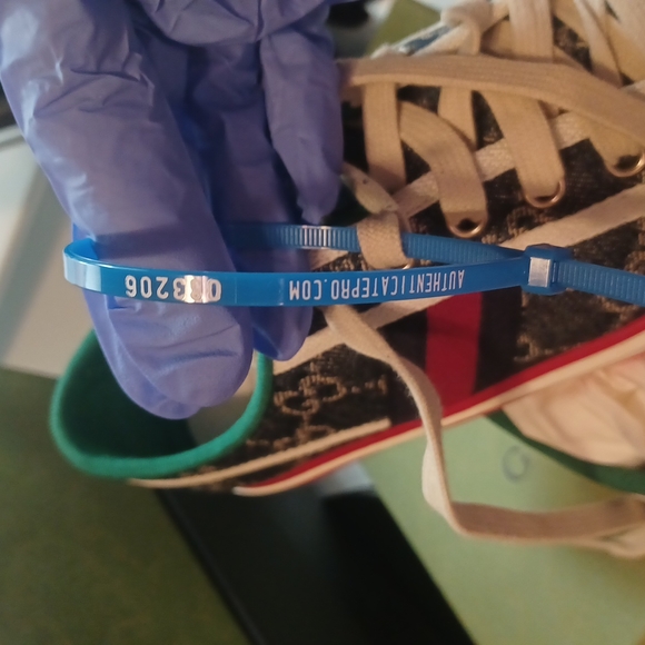 COPY - Authentic Gucci tennis - Picture 4 of 11